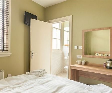 Blackburne Arms Hotel Liverpool Bagian luar foto